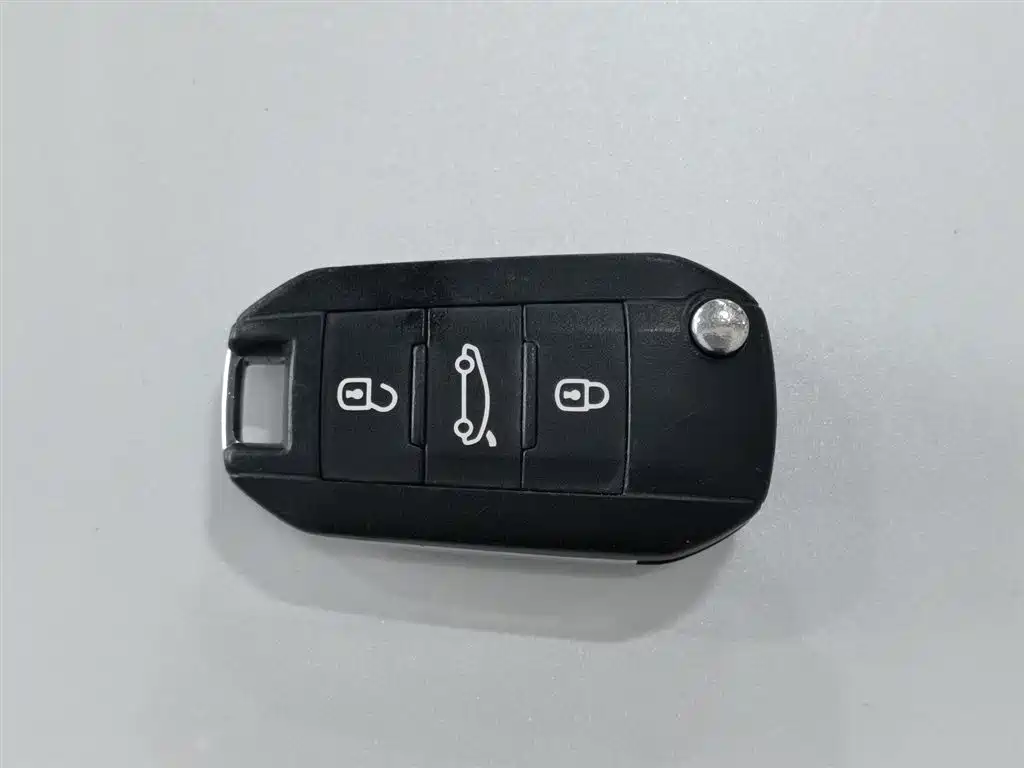 Peugeot 3008 2015 2.0L Automatic Classic Edition фото 19
