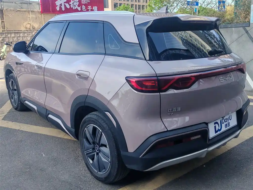 BYD Yuan UP 2024 401KM Surpass Edition фото 4