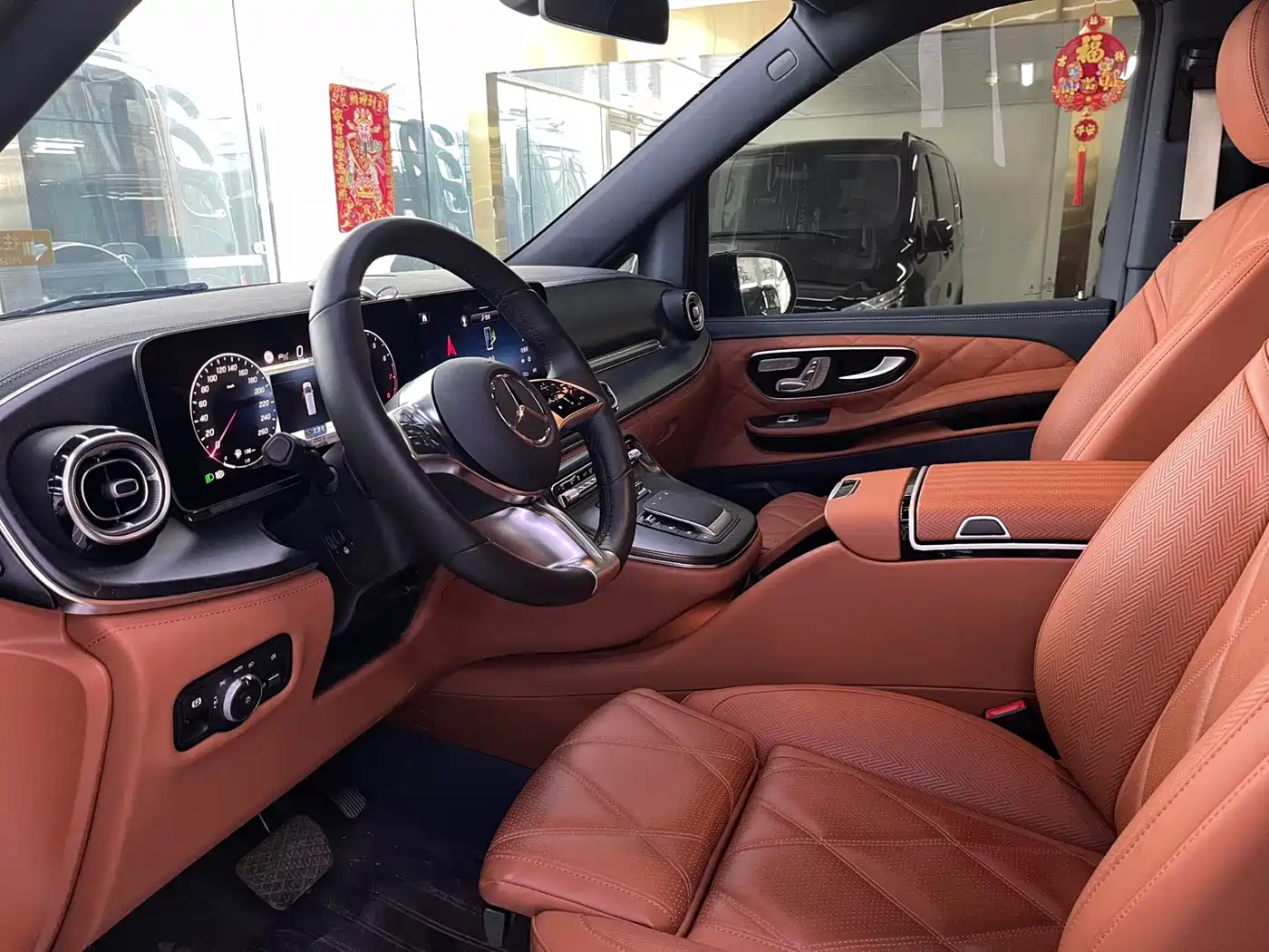 Mercedes-Benz V-Class 2024 V 300 L Long Wheelbase Luxury Edition фото 8
