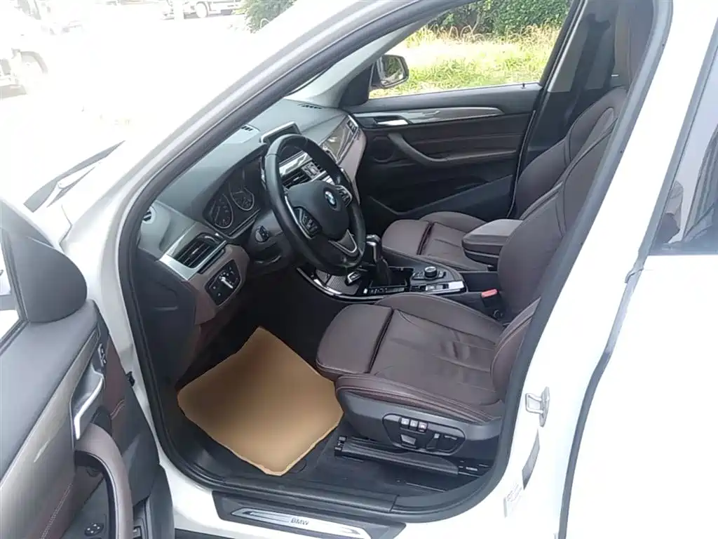 BMW X1 2018 sDrive18Li Premium Model фото 15