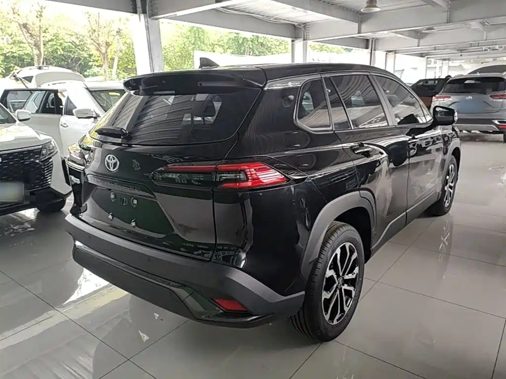 Toyota Frontlander 2025 2.0L CVT Mid Version фото 7