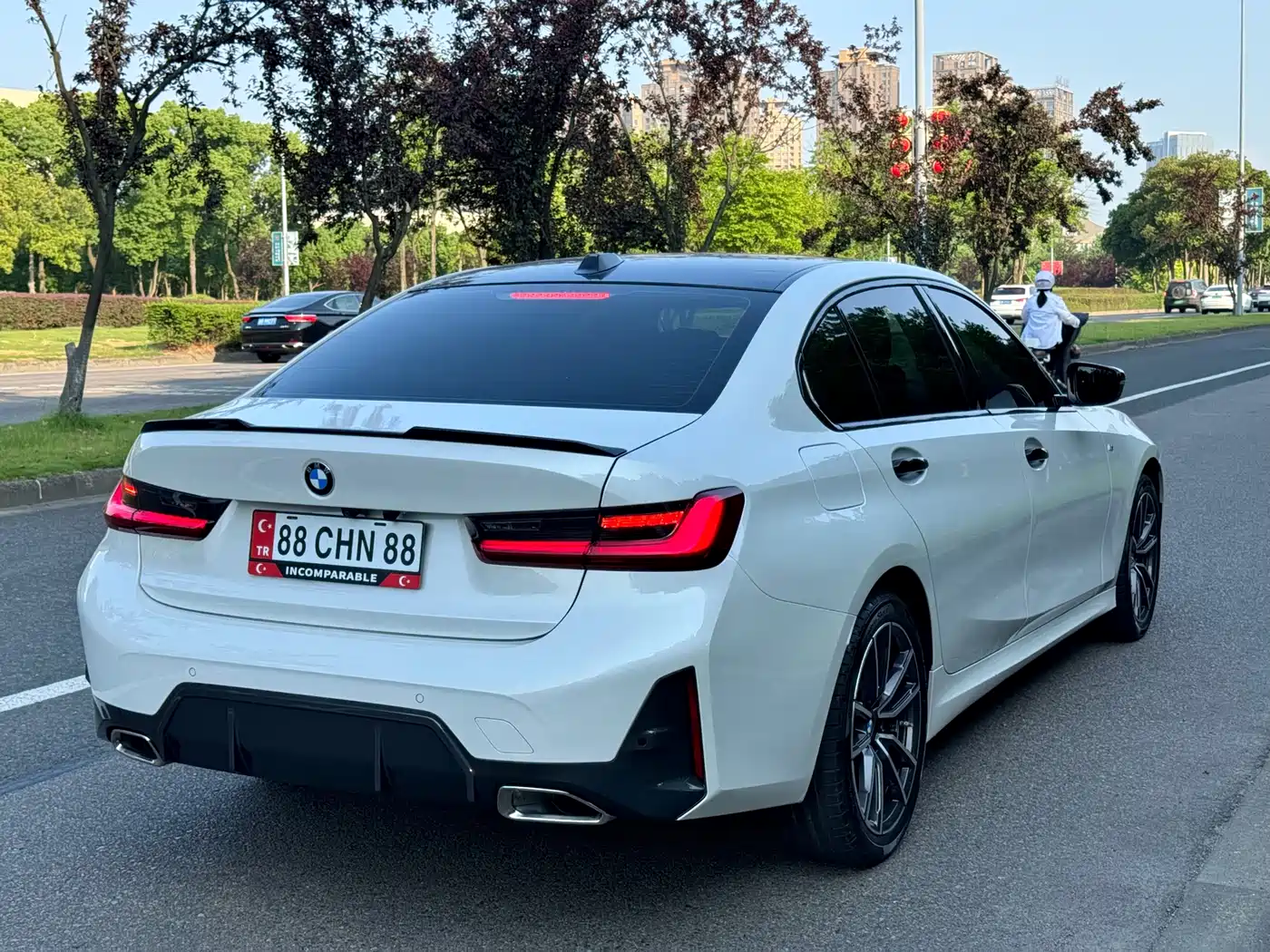 BMW 3 Series 2023 320Li M Sport Package фото 10