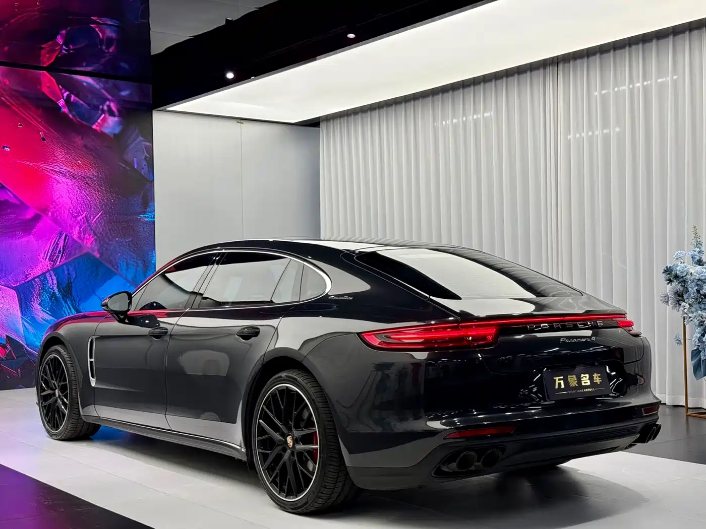 Porsche Panamera 2019 Panamera 4 Executive Long Wheelbase 2.9T фото 4