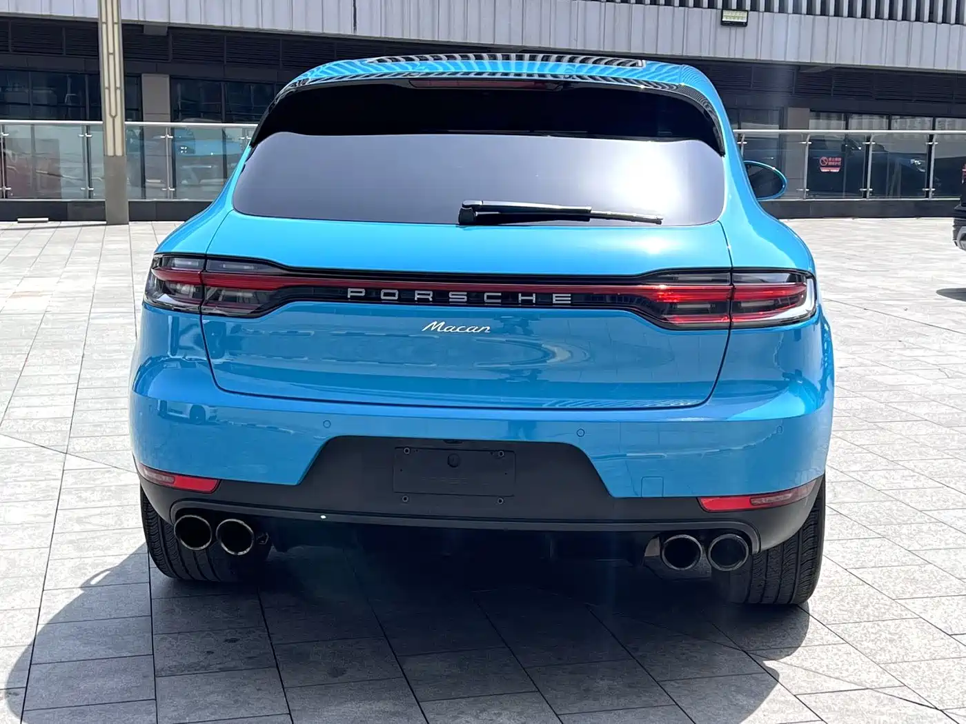 PORSCHE MACAN