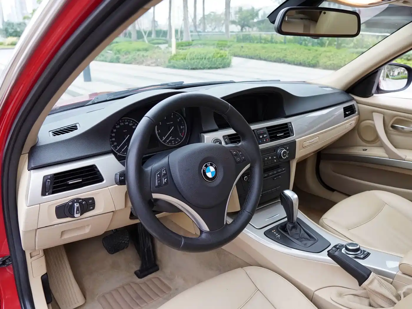 BMW 3 Series 2012 320i Luxury фото 13