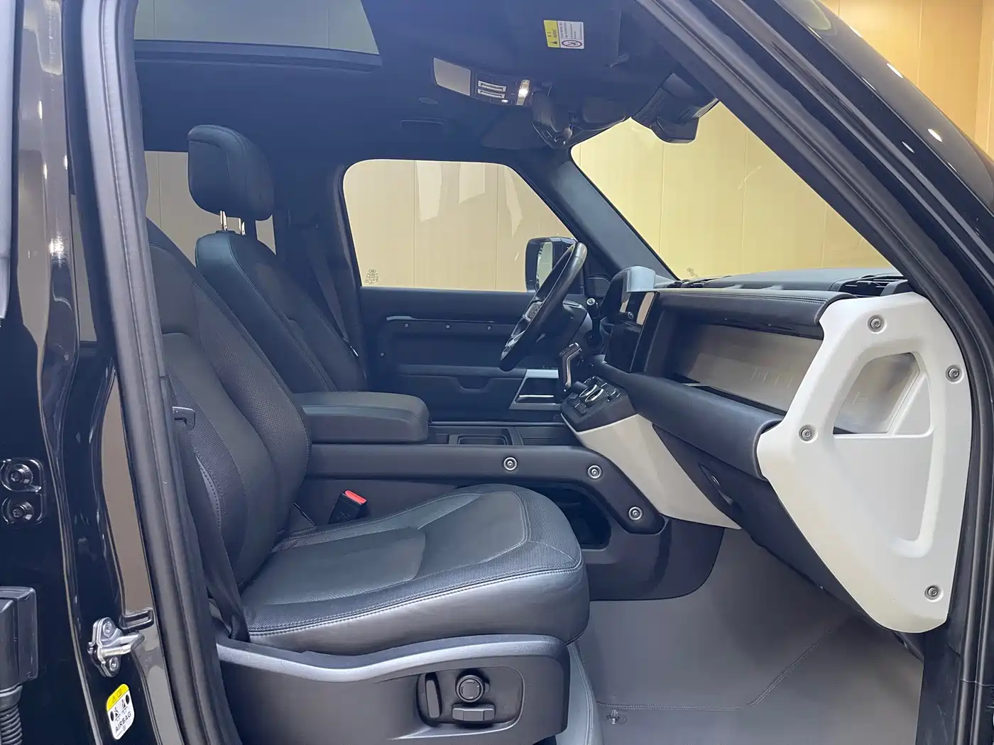Land Rover Defender 2023 Model 110 3.0T P400 X-DYNAMIC HSE фото 6
