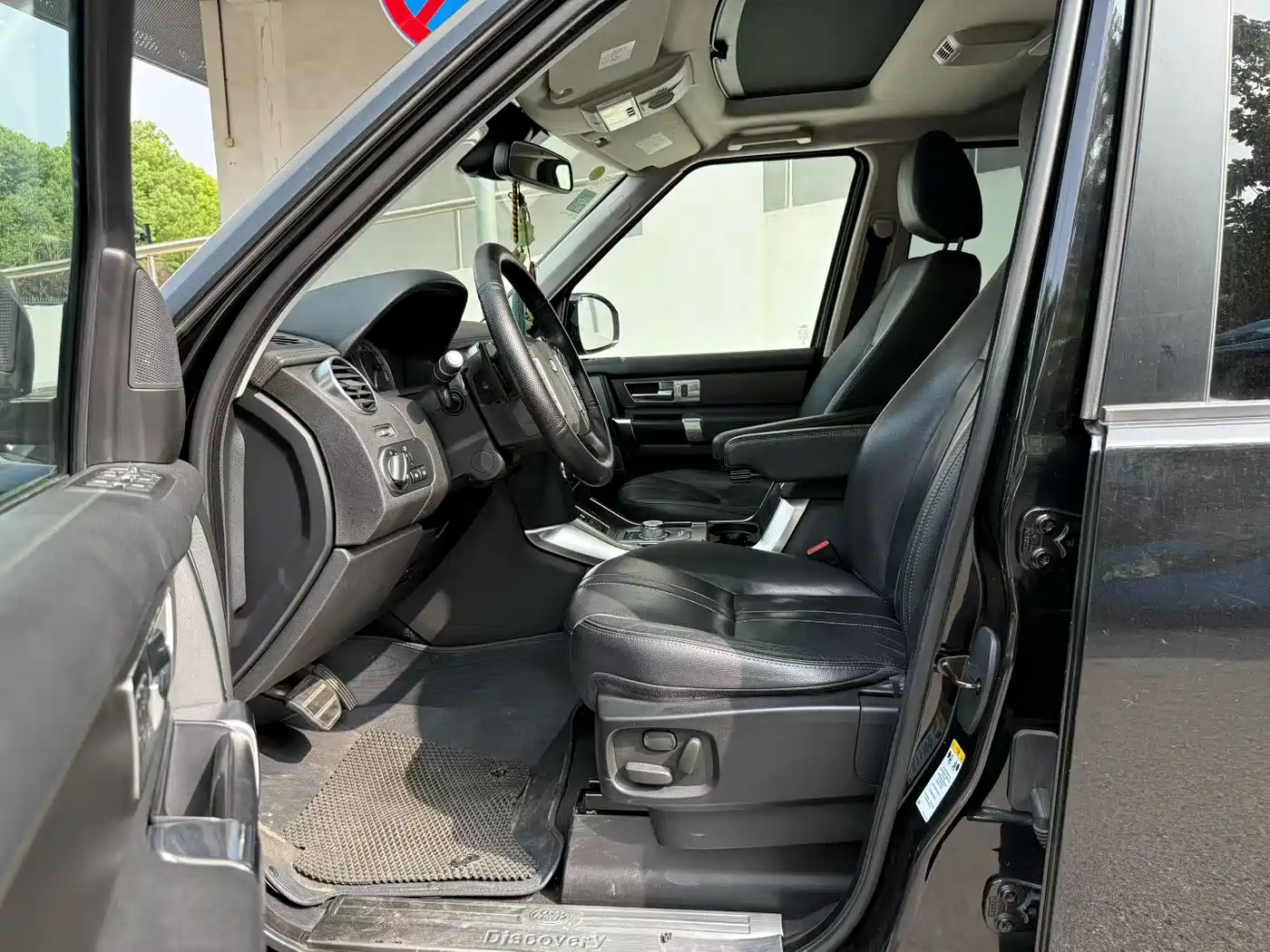 Land Rover Discovery 2016 3.0 SC Black Edition SE фото 3