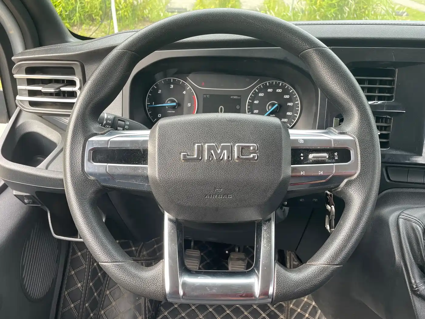 Jiangling JMC Fushun 2024 2025 Model 2.0T 6MT Diesel Medium Wheelbase High Roof Commercial MPV 7 Seats