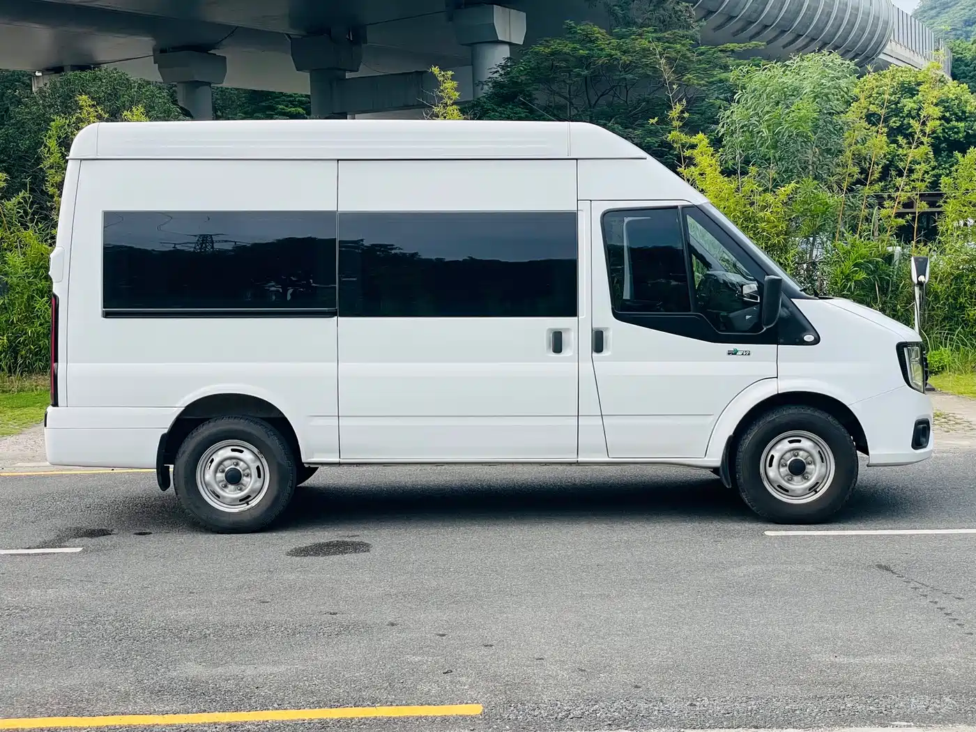 Jiangling JMC Fushun 2024 2025 Model 2.0T 6MT Diesel Medium Wheelbase High Roof Commercial MPV 7 Seats