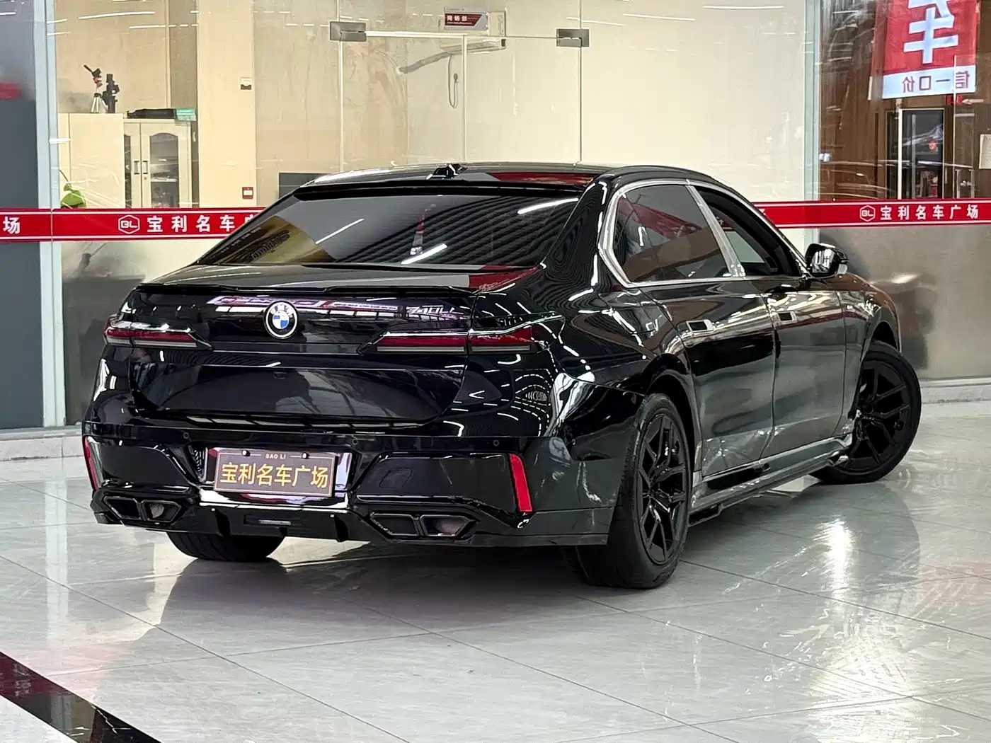 BMW 7 Series 2023 Model 735Li M Sport Package фото 29