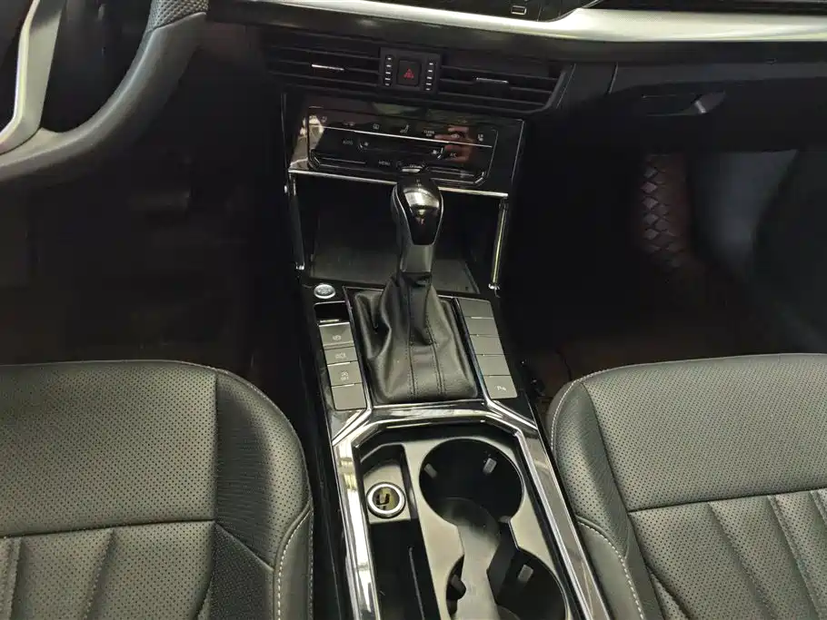 Volkswagen Passat 2024 380TSI Dragon Soaring Edition фото 16