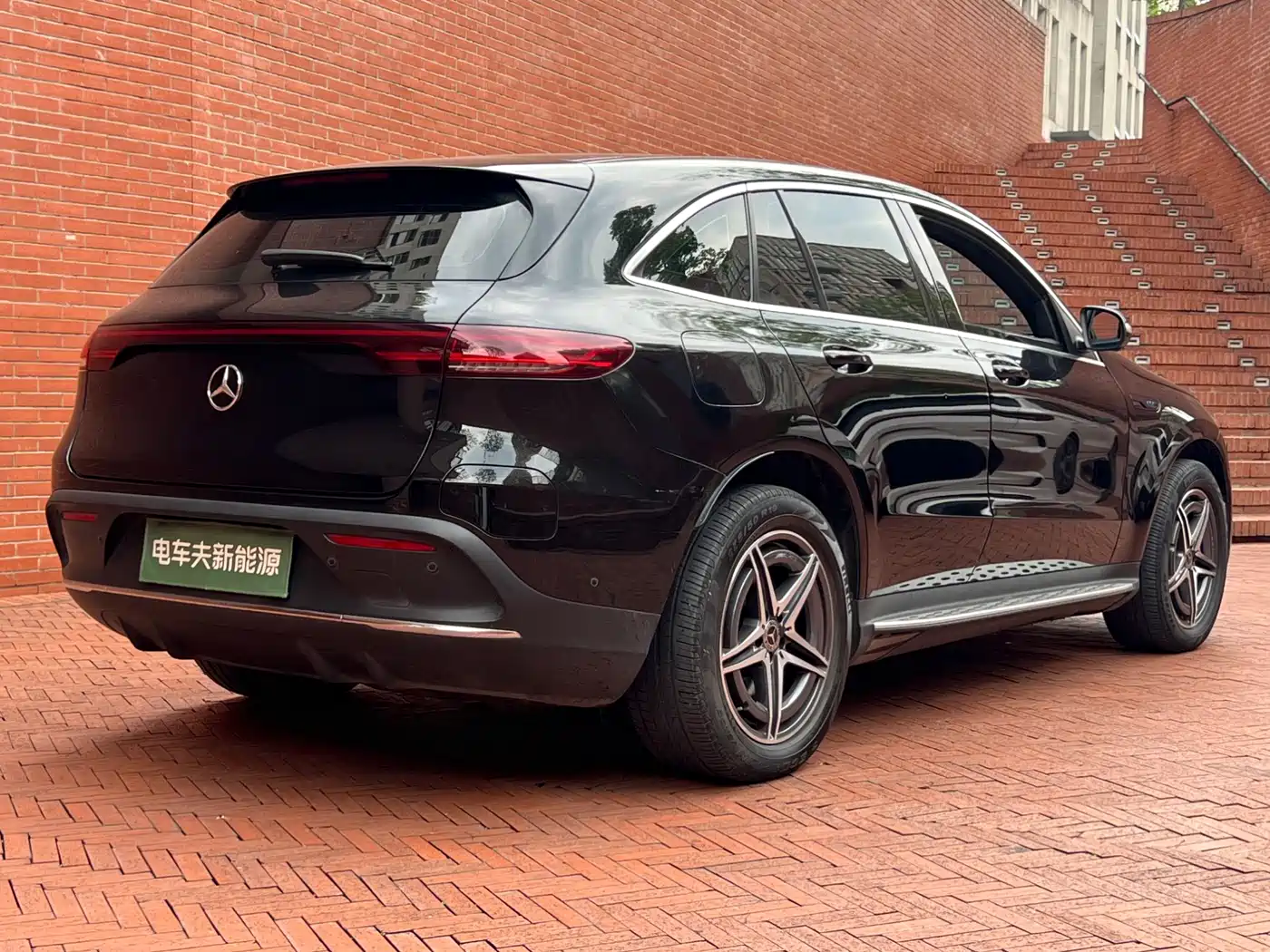MERCEDES-BENZ EQC