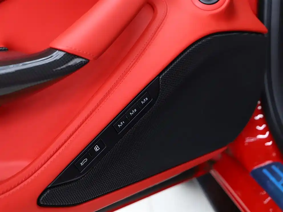 FERRARI F8