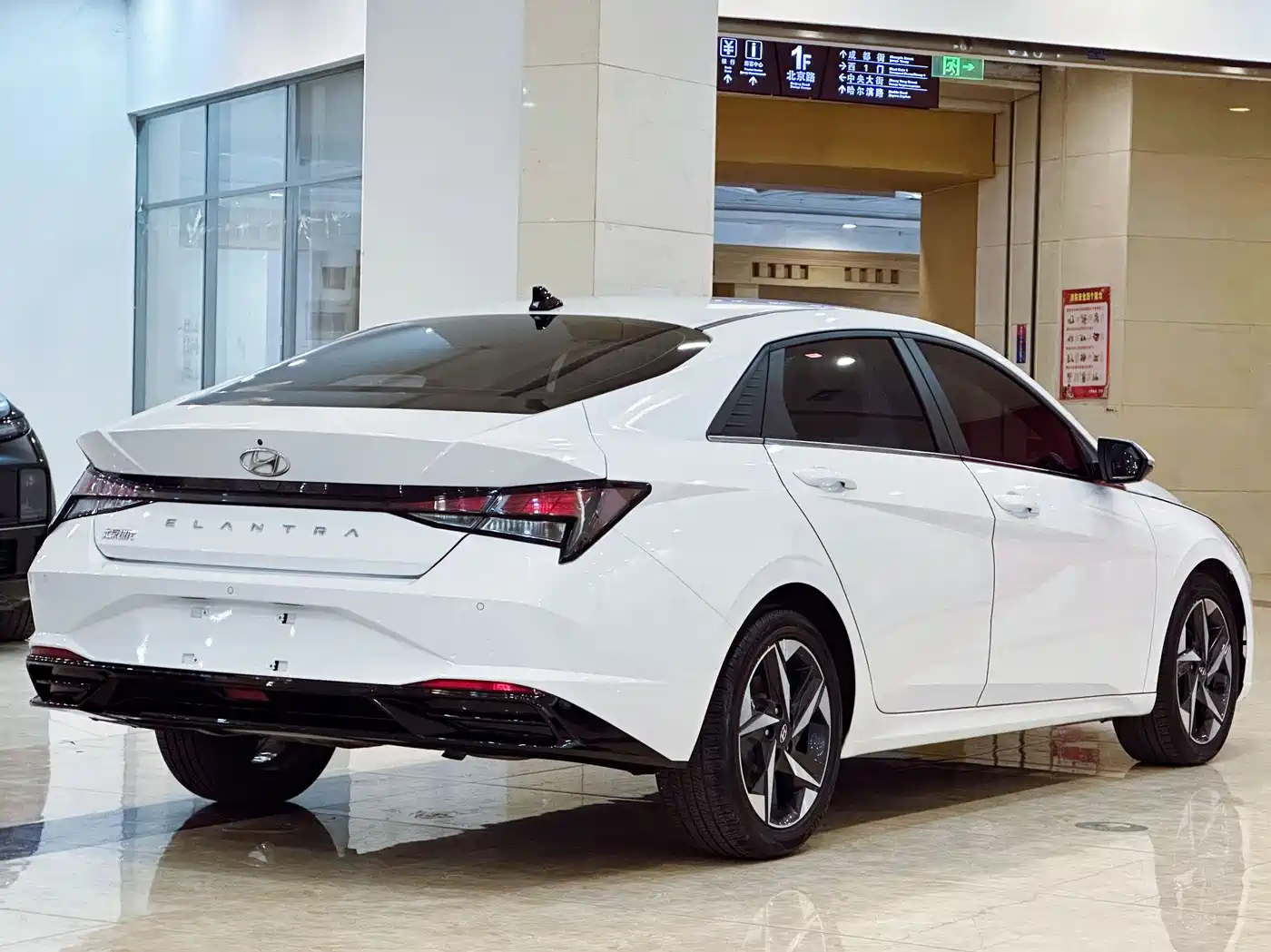 Hyundai Elantra 2022 1.5L CVT GLX Elite Edition фото 5