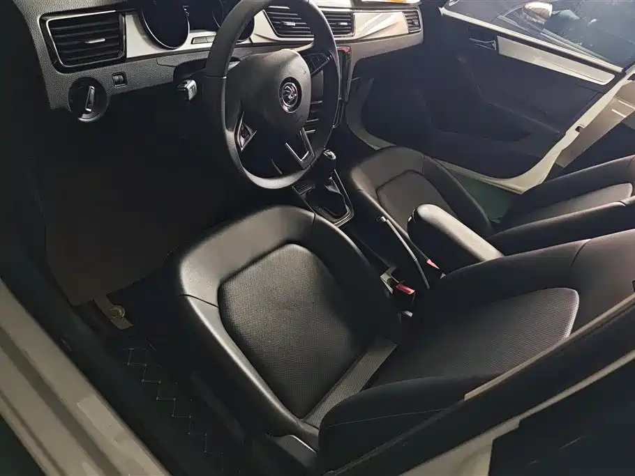 Škoda Rapid 2020 1.5L Automatic Comfort Edition фото 9