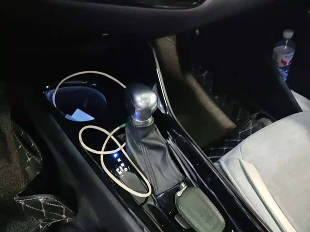 Toyota C-HR 2018 2.0L Leading Sunroof Edition V фото 14