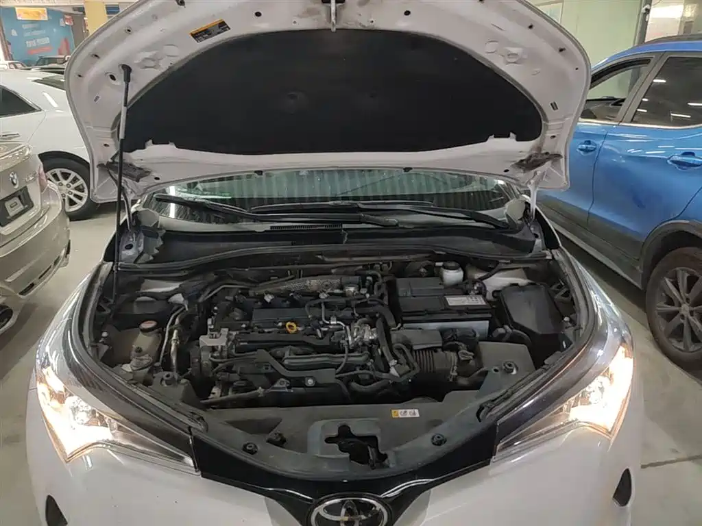 Toyota C-HR 2018 2.0L Leading Sunroof Edition V фото 20