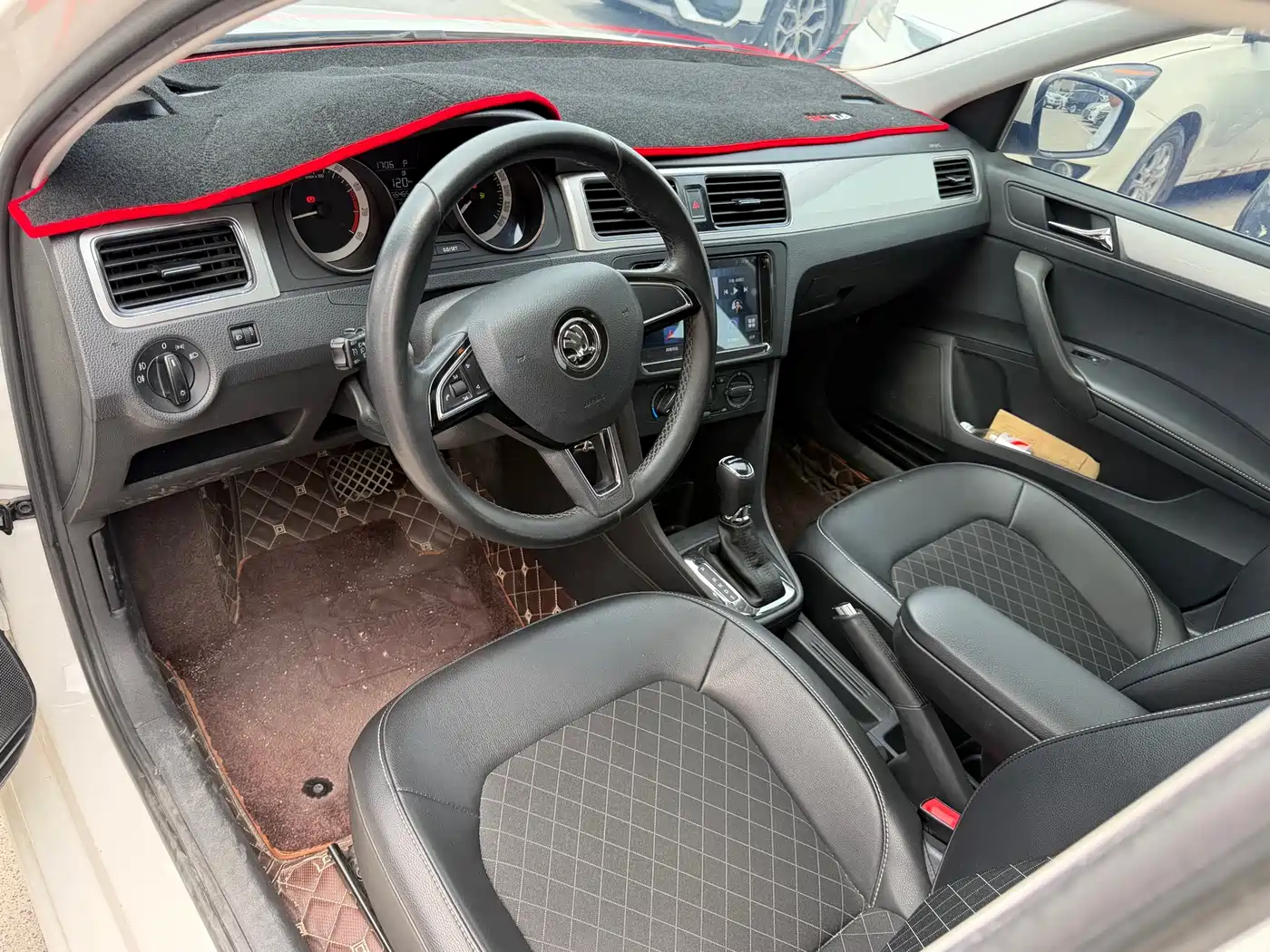 Škoda Skoda Rapid Spaceback 2018 1.6L Automatic Comfort фото 3