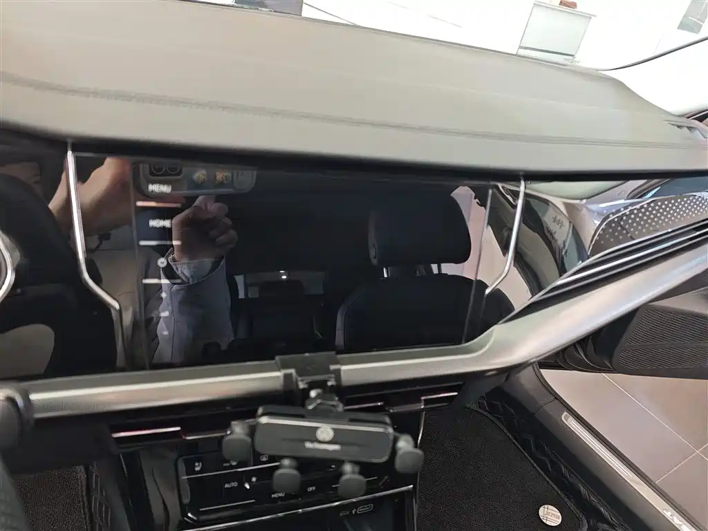 Volkswagen Passat 2023 Facelift 330TSI Luxury Edition фото 16