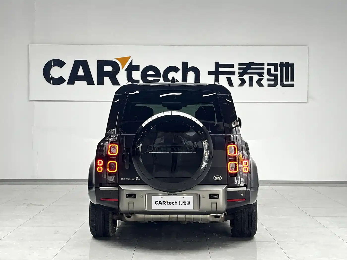 Land Rover Defender 2024 110 3.0T P400 X-DYNAMIC HSE фото 3