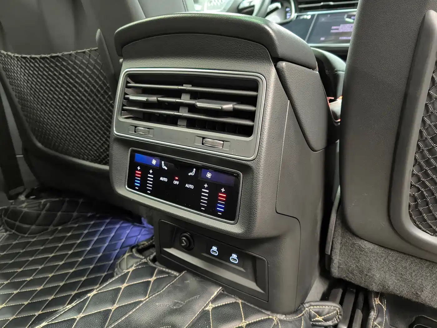 Audi Q8 2022 55 TFSI Luxury Dynamic фото 29