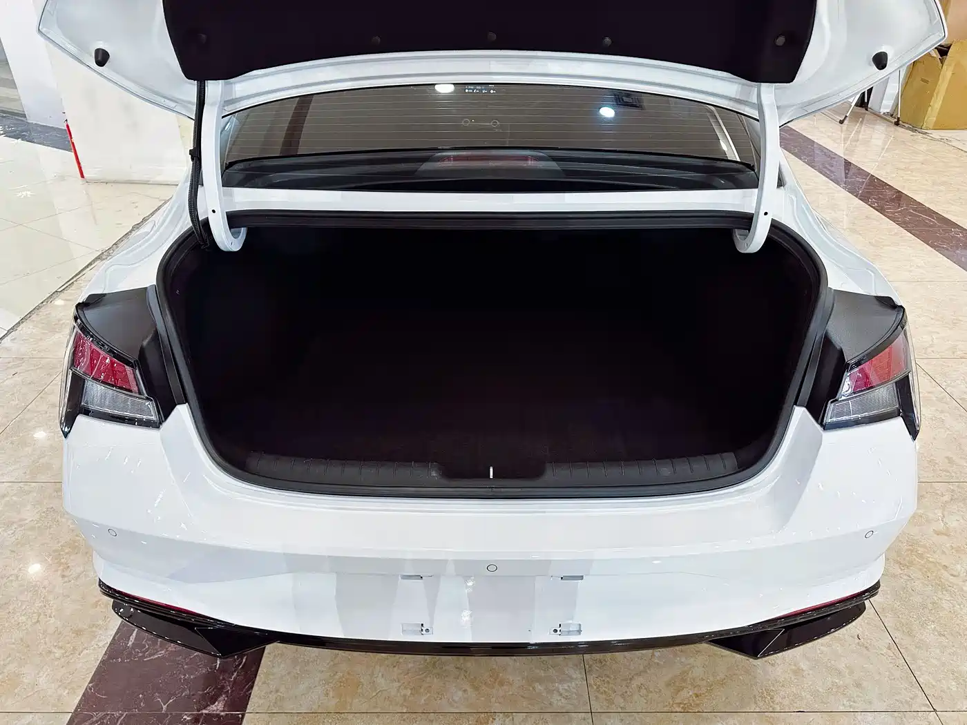 Hyundai Elantra 2022 1.5L CVT GLX Elite Edition фото 12