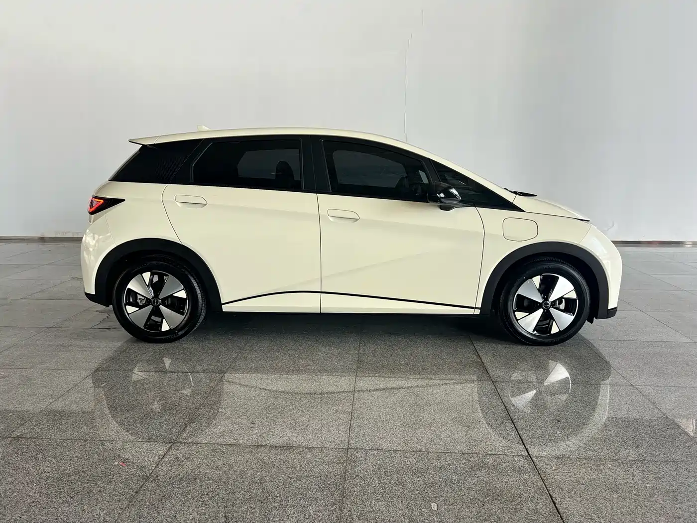 BYD Dolphin 2023 420km Fashion Edition фото 25