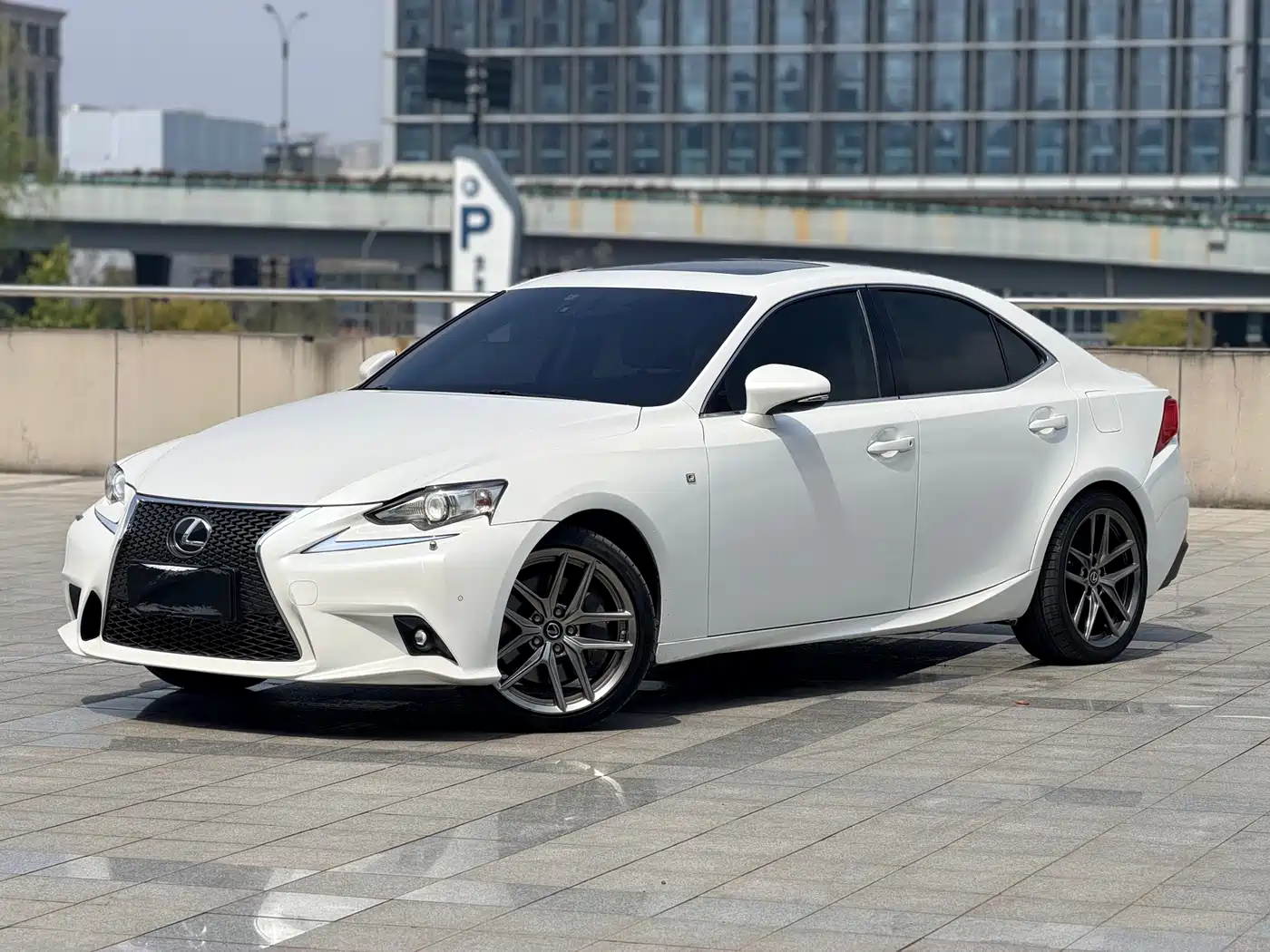 LEXUS IS