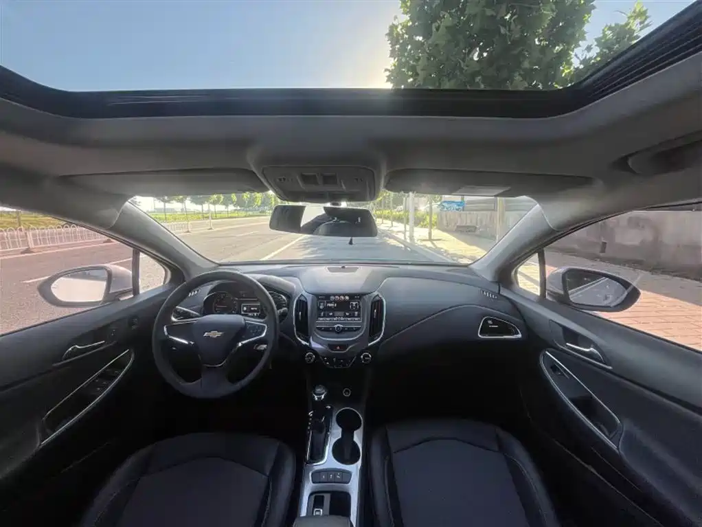 Chevrolet Cruze 2017 1.5L Hatchback Auto Style фото 13