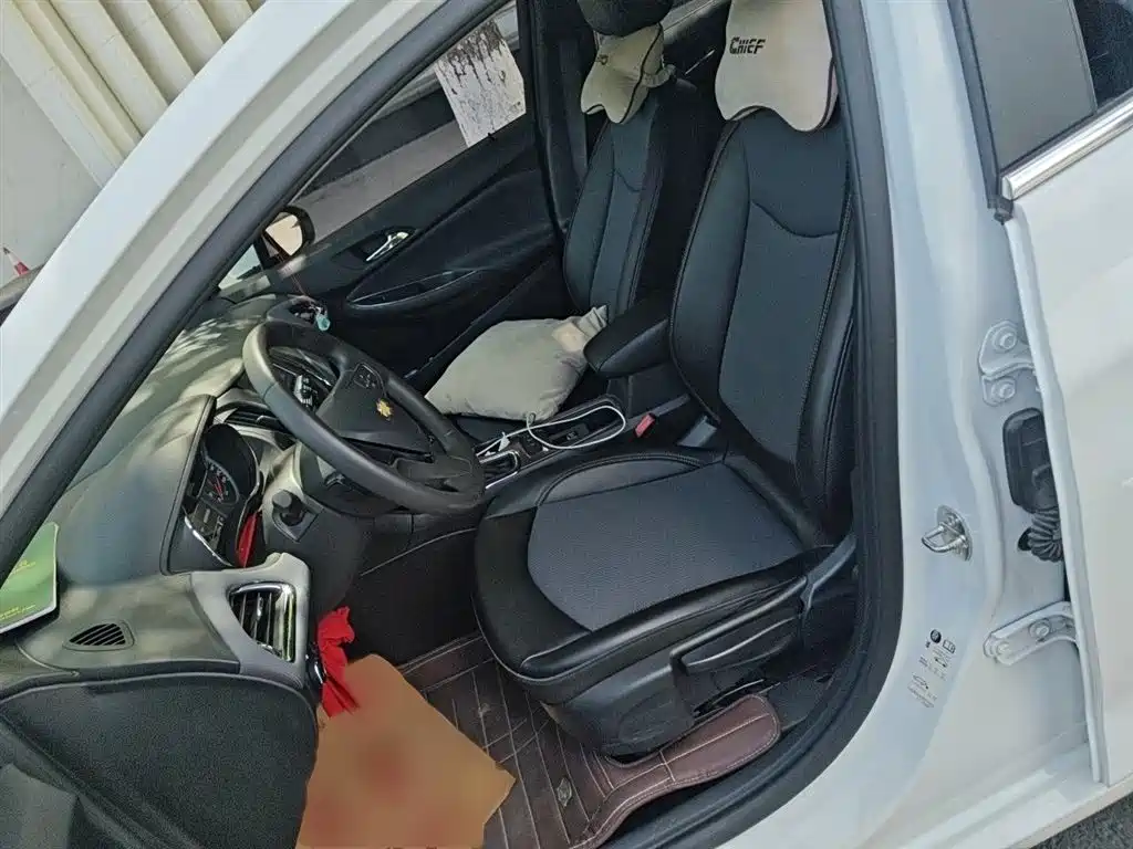 Chevrolet Cruze 2017 1.5L Hatchback Auto Style фото 8