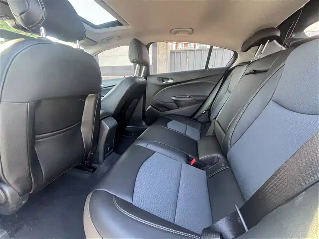 Chevrolet Cruze 2017 1.5L Hatchback Auto Style фото 12