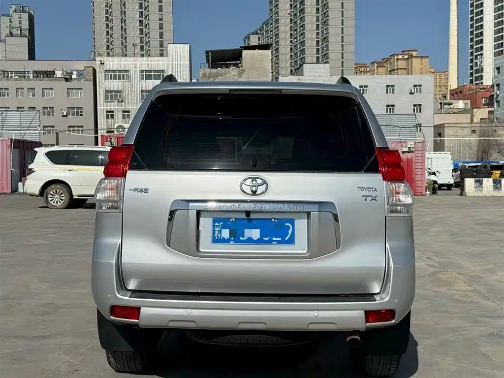 Toyota Prado 2010 4.0L Automatic VX фото 8