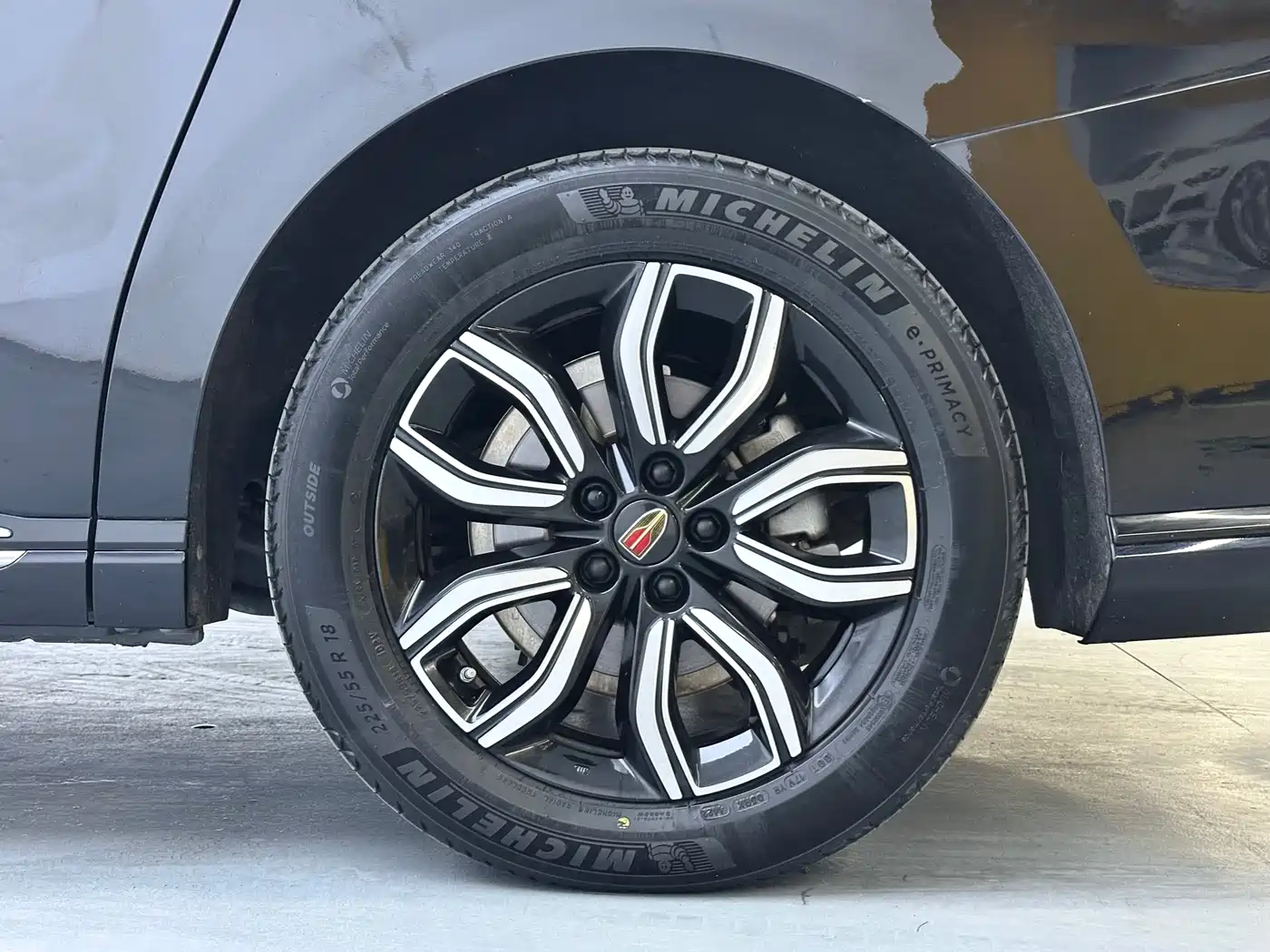 Hongqi HQ9 2023 2.0T Smart Connect Flag Smooth Edition фото 16
