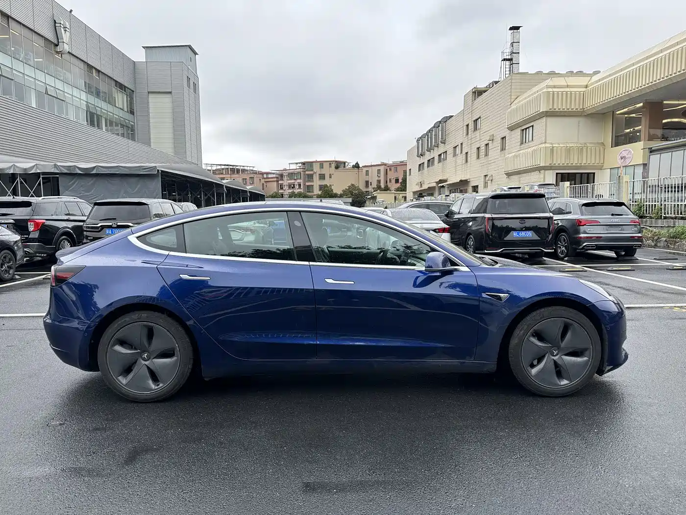TESLA MODEL 3