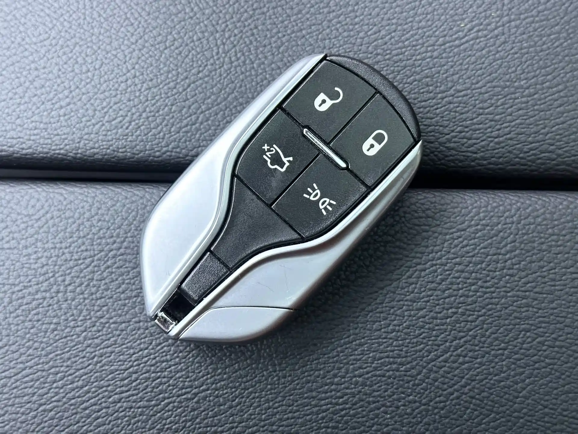 Photo 9 - Maserati Levante