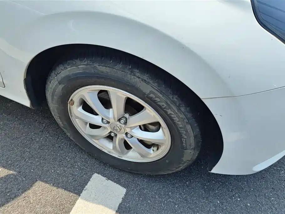 Hyundai Verna 2017 1.4L Manual Color Sunroof Edition (China V) фото 6