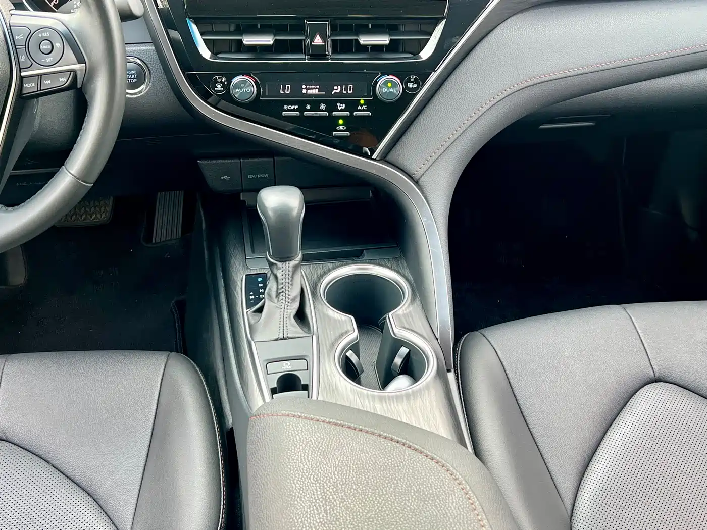 Toyota Camry 2021 2.0G Luxury Edition фото 14