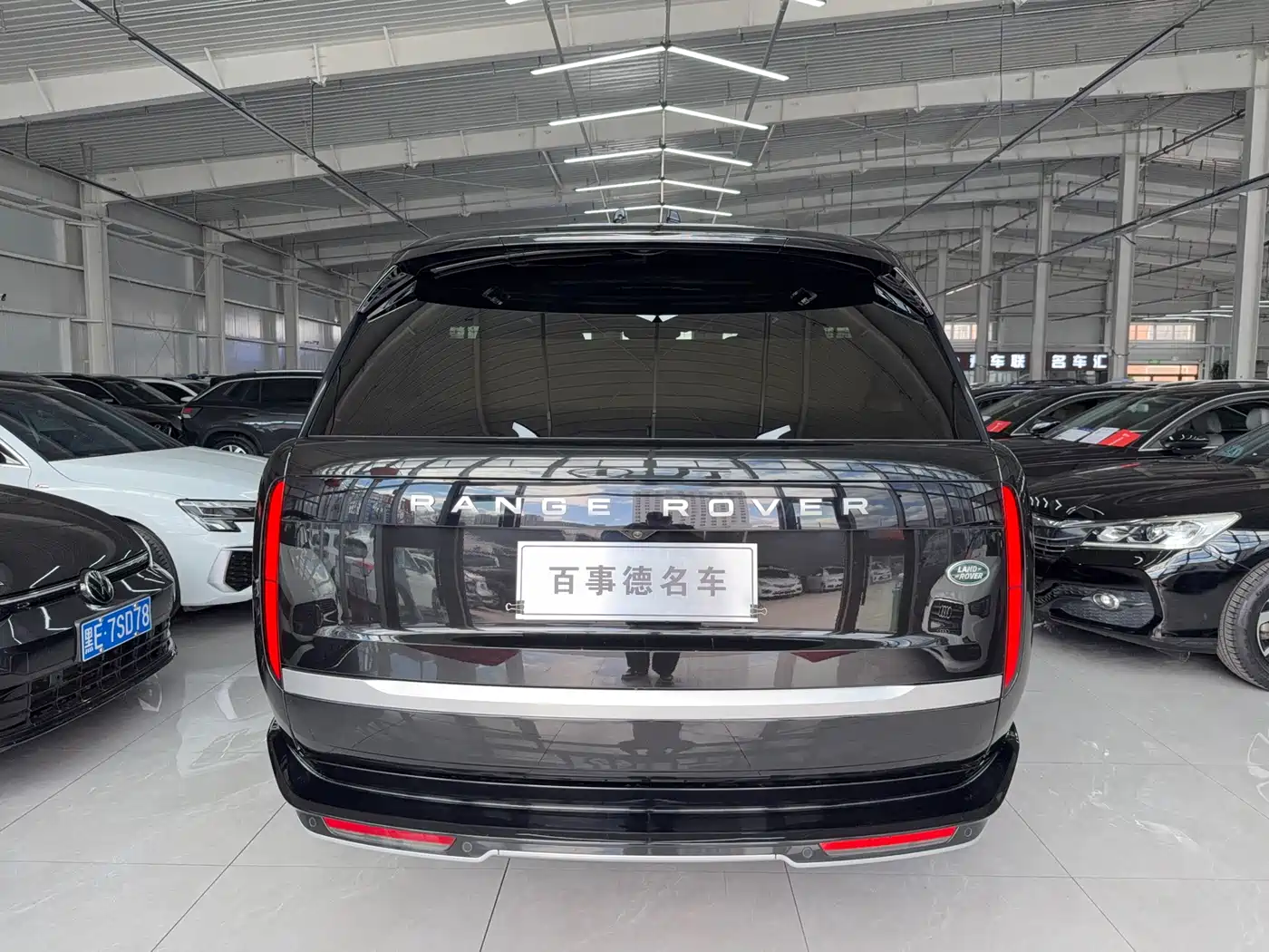 Land Rover Range Rover 2024 3.0 L6 400PS Genesis Extended фото 8