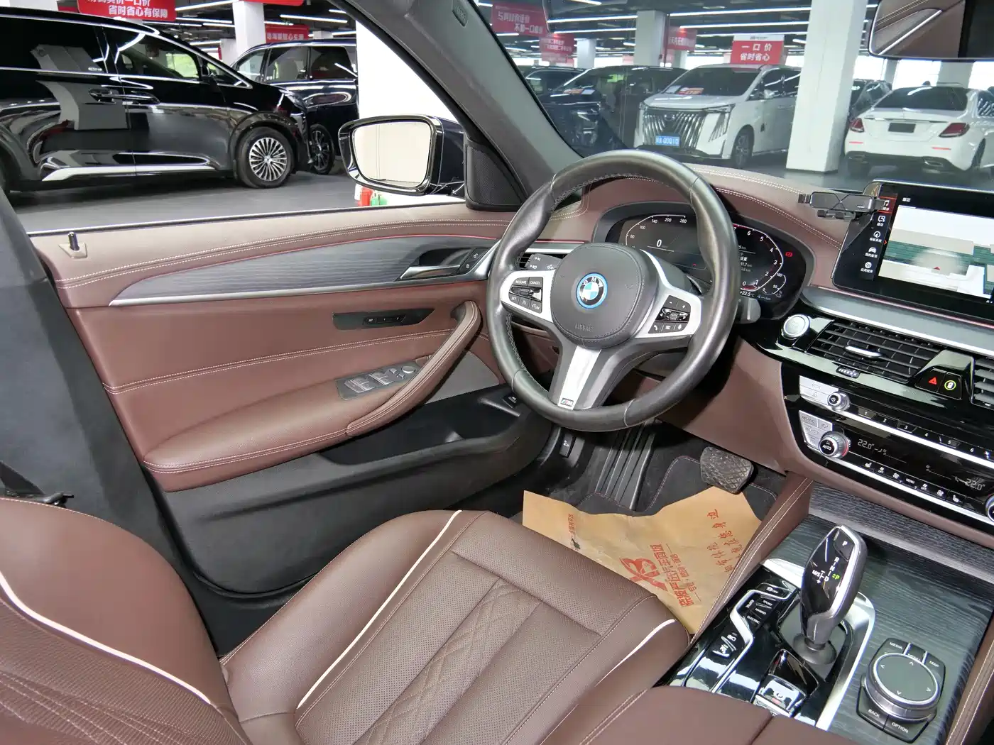 BMW 5 Series New Energy 2022 535Le M Sport Package фото 14