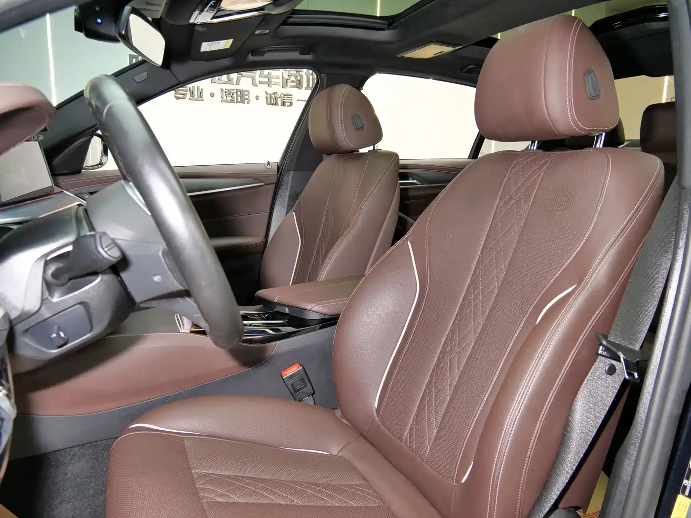 BMW 5 Series New Energy 2022 535Le M Sport Package фото 9