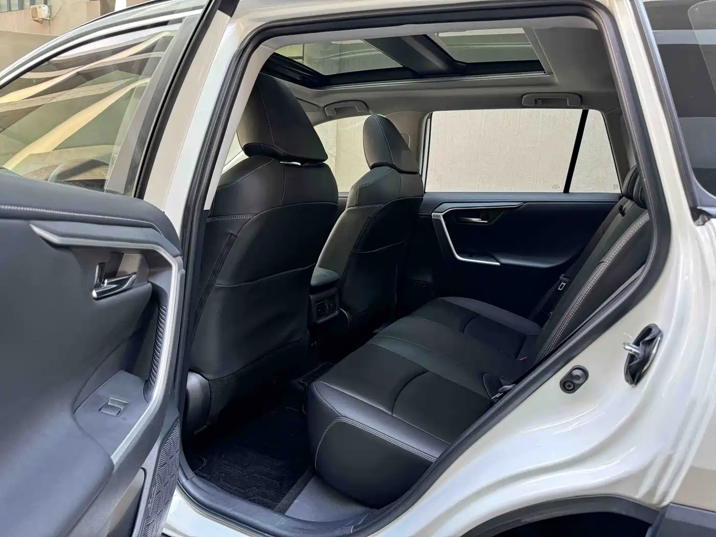 Toyota RAV4 Rongfang 2020 2.0L CVT 4WD Premium Edition фото 8