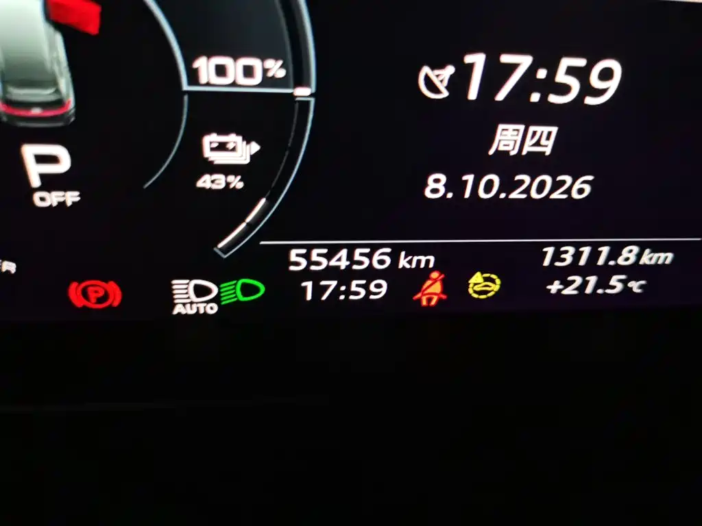Photo 8 - Audi Q5 e-tron