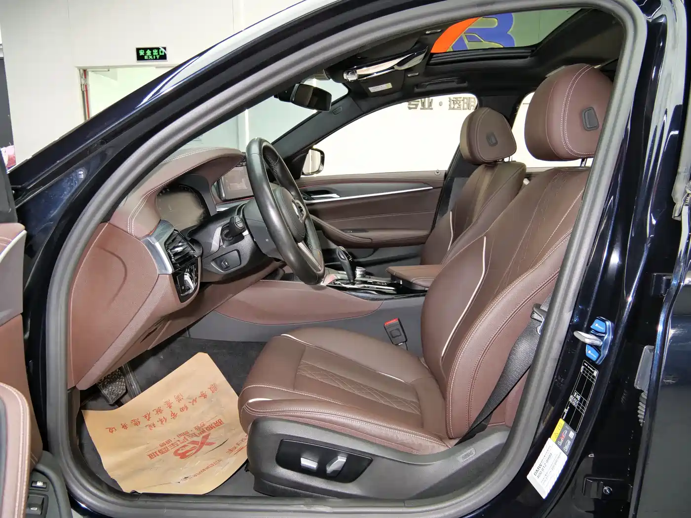 BMW 5 Series New Energy 2022 535Le M Sport Package фото 8