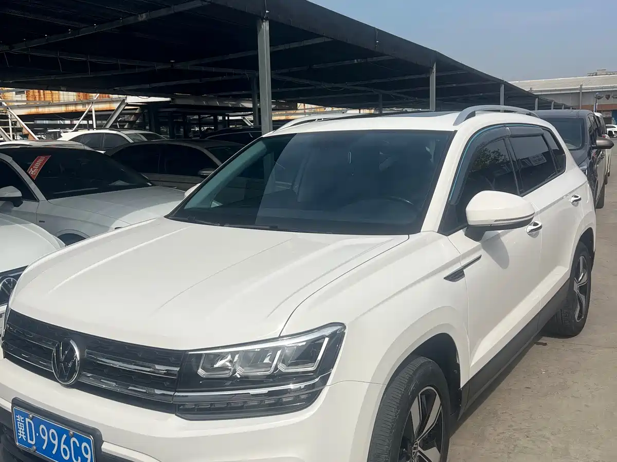 صورة 1 - Volkswagen Tharu