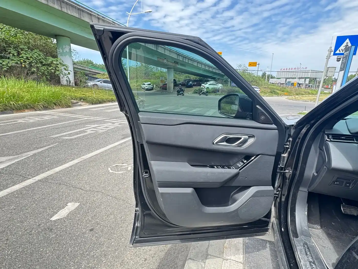 Land Rover Range Rover Velar 2024 Dynamic SE фото 5