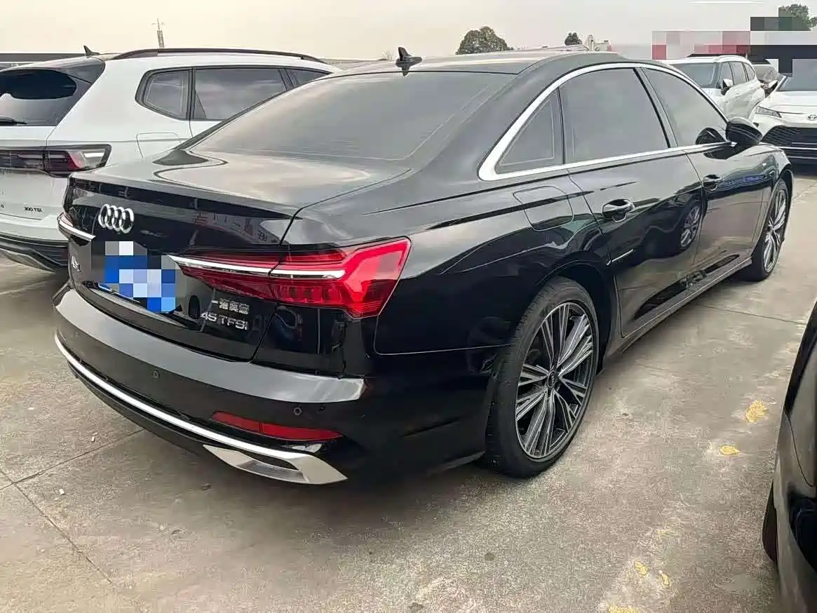 Фото 10 - Audi A6L