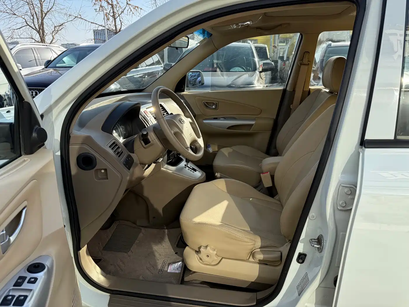 Hyundai Tucson 2013 2.0L Automatic 2WD Comfort фото 9