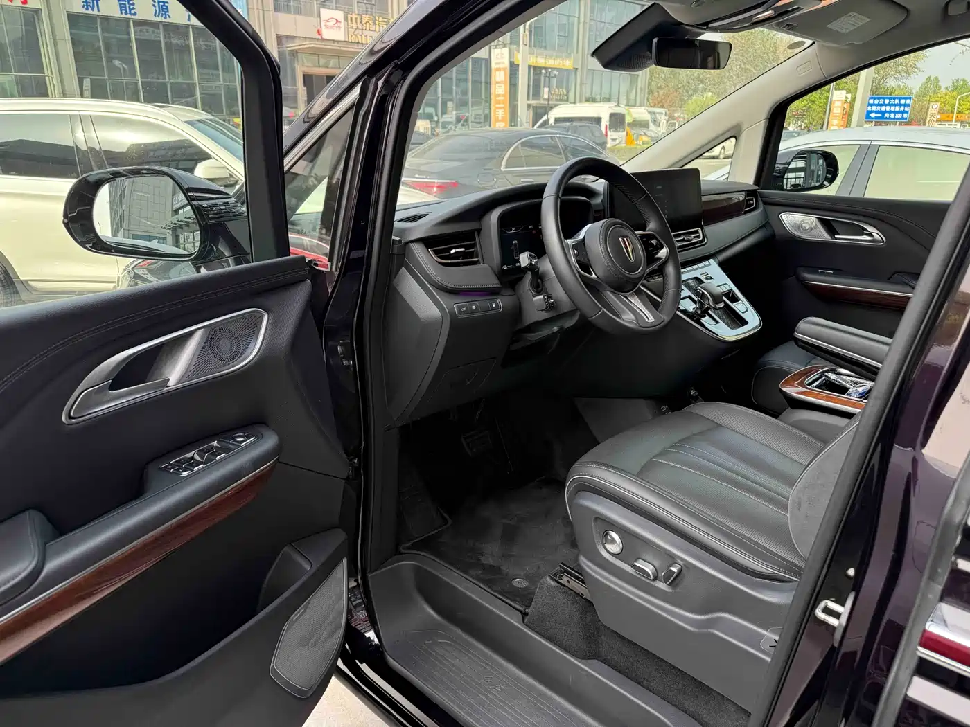 Hongqi HQ9 PHEV 2024 Model 2.0T AWD Luxury Edition фото 23