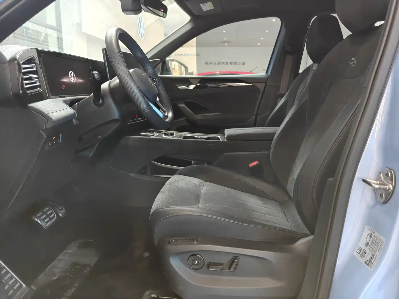 Volkswagen Tiguan L 2024 PRO 380TSI 4WD R-Line Premium Edition фото 12