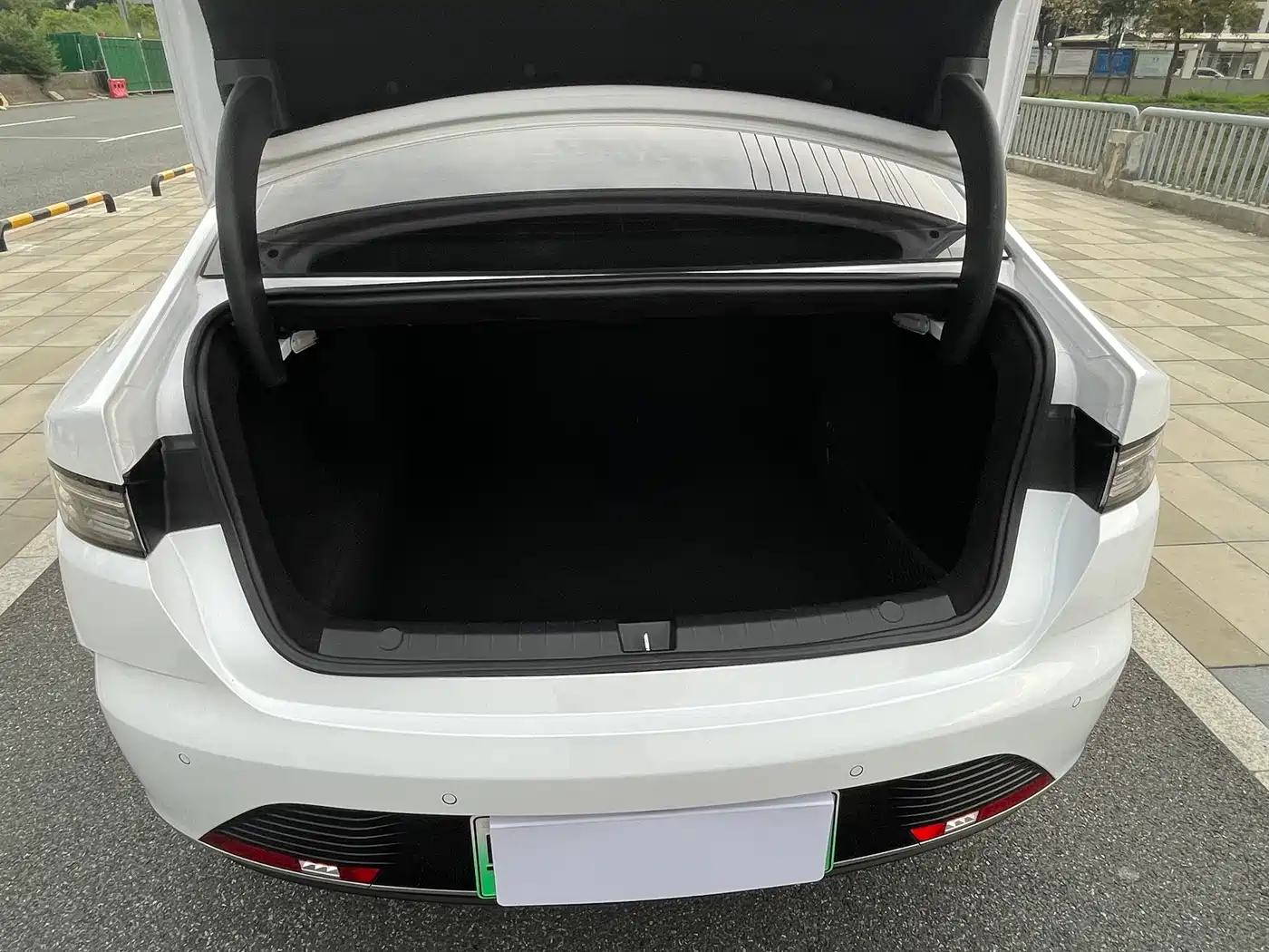 BYD Destroyer 05 2024 Glory Edition DM-i 120KM Luxury фото 16